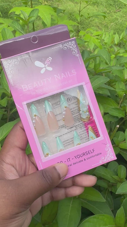 3D Sparkling Flowers Nail Set